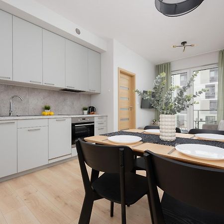 Stylish Apartments With Parking By Noclegi Renters Варшава Экстерьер фото