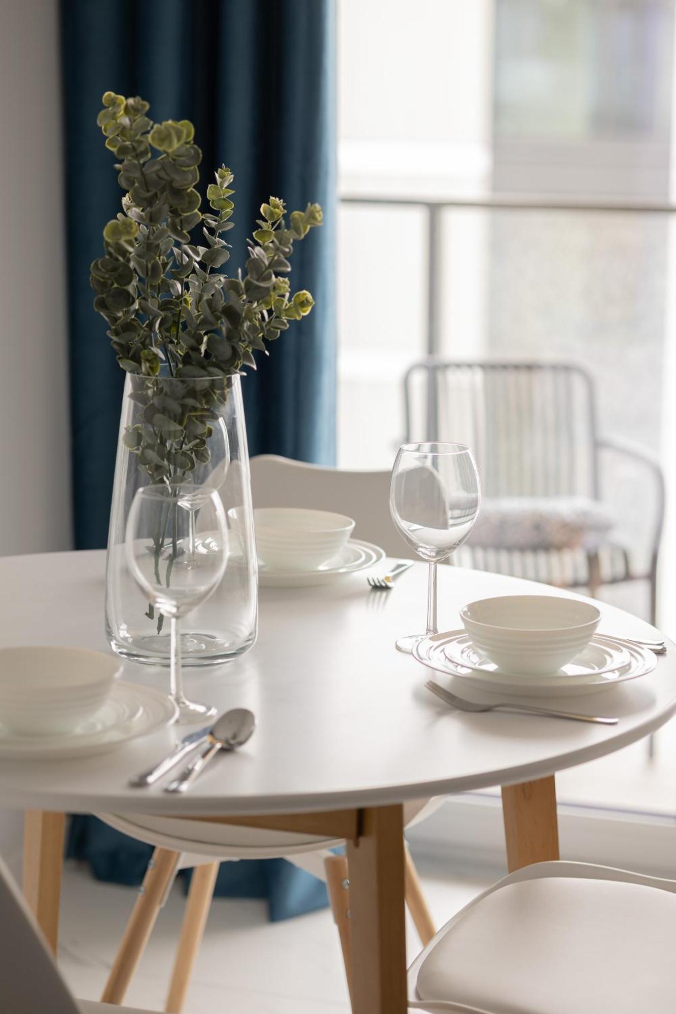 Stylish Apartments With Parking By Noclegi Renters Варшава Экстерьер фото